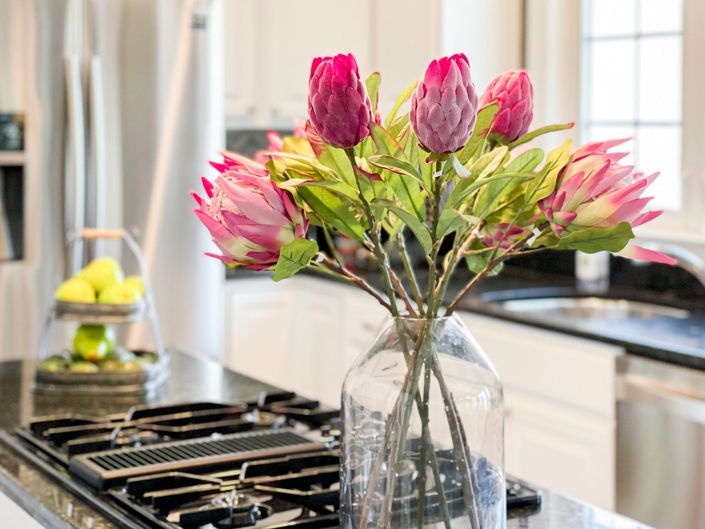 Counter top glass flower vase